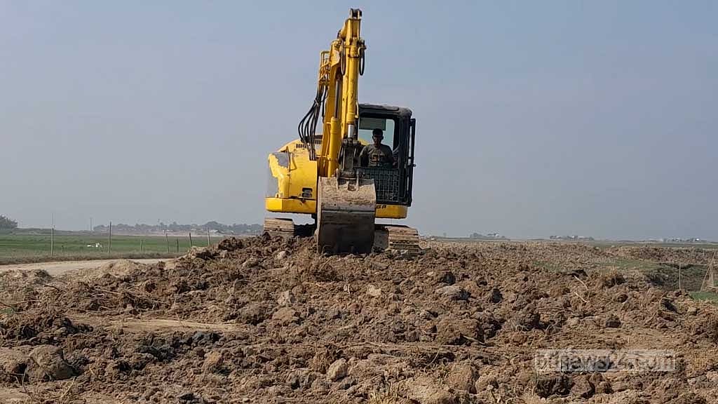 হাওরে বাঁধ সংস্কারে ‘ধীরগতি’, চিন্তিত কৃষক