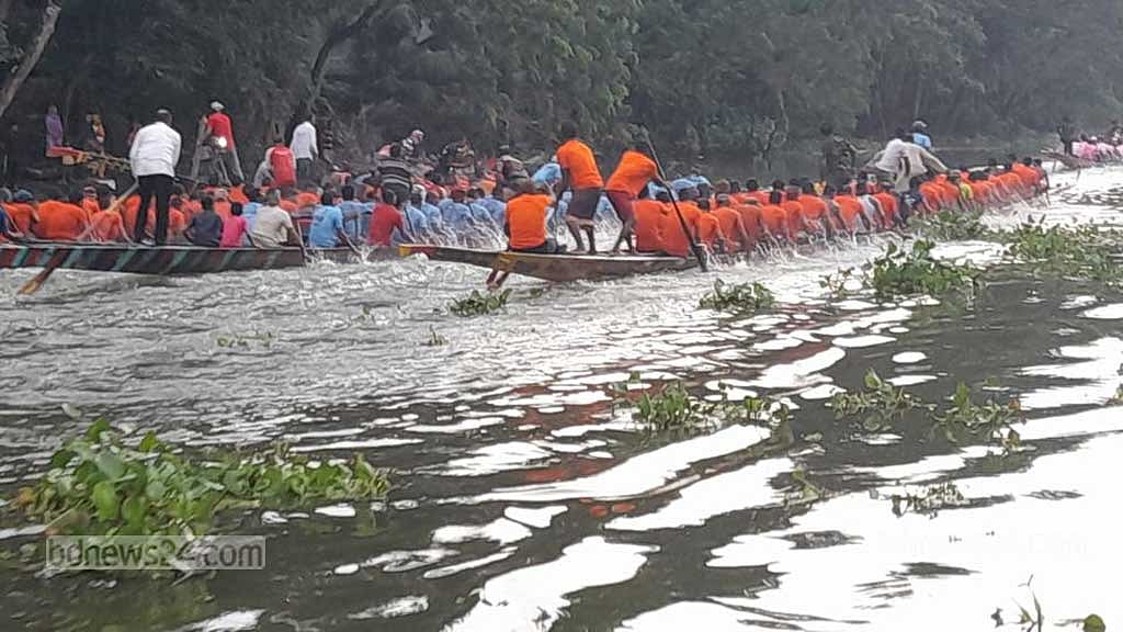 গোপালগঞ্জের কুমার নদে নৌকাবাইচ