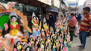 ফরিদপুরে জমজমাট সরস্বতী প্রতিমার হাট