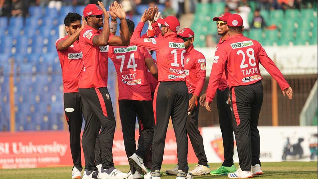 তাসকিনদের সব আশার সমাপ্তি, পঞ্চম জয়ে তিনে তামিমরা