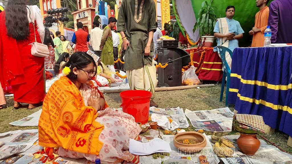 জ্ঞানের আলোয় পরিশীলিত জীবনাচরণের প্রার্থনা সরস্বতীর কাছে