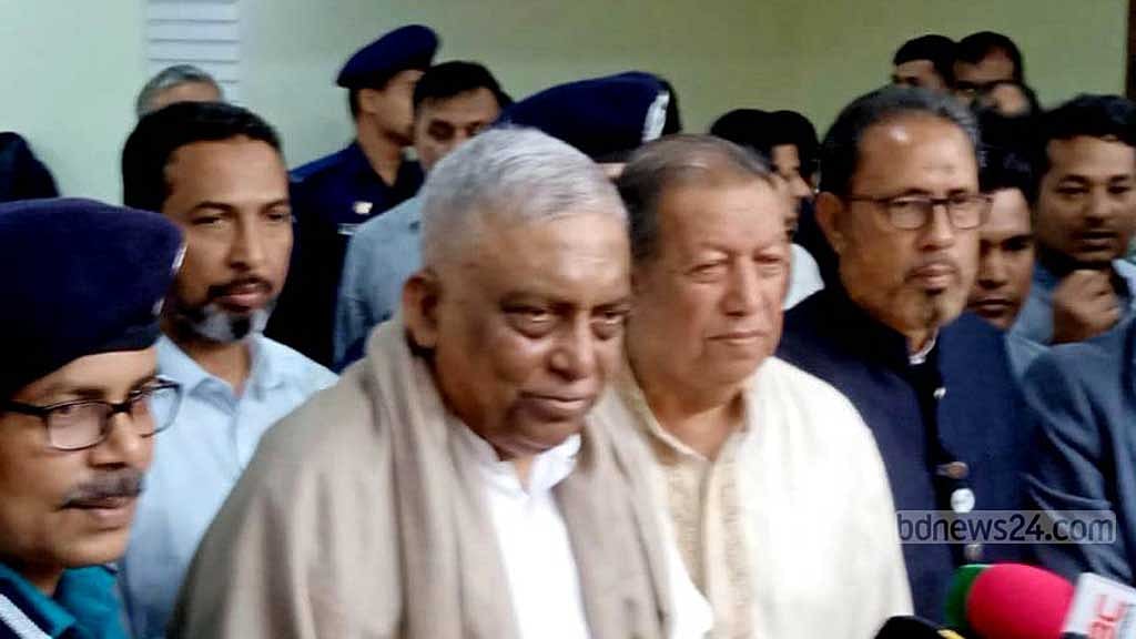 ওপারে যতই গোলাগুলি হোক, কাউকে আসতে দিচ্ছি না: স্বরাষ্ট্রমন্ত্রী