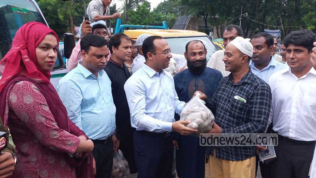 আলুর বাজার নিয়ন্ত্রণে ৩৬ টাকা কেজি দরে ‘ট্রাক সেল’ চালু মুন্সীগঞ্জে