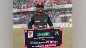 ‘ভুল শুধরে’ তানজিদের ঝড়ো সেঞ্চুরি