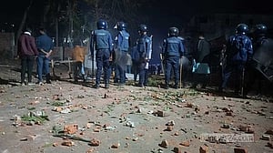 চায়ের দোকানে বসা নিয়ে সংঘর্ষে চবি ছাত্রলীগের দুই পক্ষ