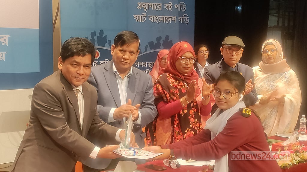 ‘পাঠাগারকেই পড়ুয়াদের কাছে যেতে হবে’