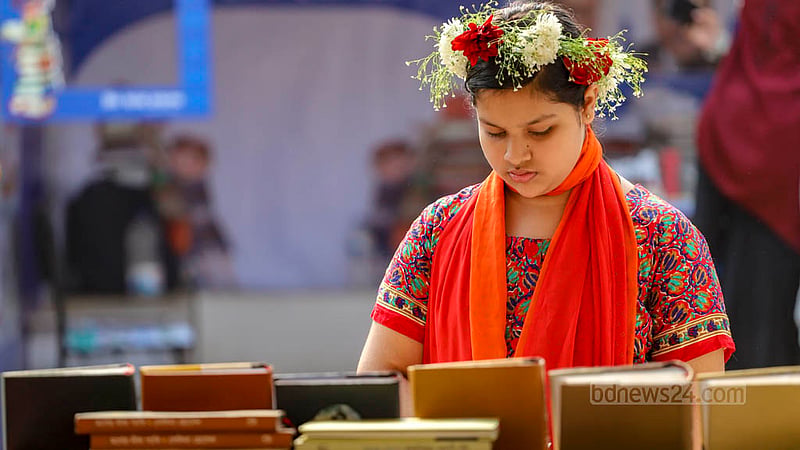 ভাষার মাসের শেষ দিন বৃহস্পতিবার বিকালে পরিবারের সদস্যদের সঙ্গে একুশে বইমেলায় আসে শিশুরা।