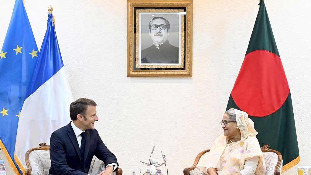 দ্বিপক্ষীয় বৈঠকে ম্যাক্রোঁ ও হাসিনা
