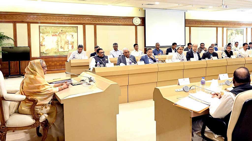 ভুয়া সনদ নিয়ে বিদেশগামীদের আইনের আওতায় আনার নির্দেশ