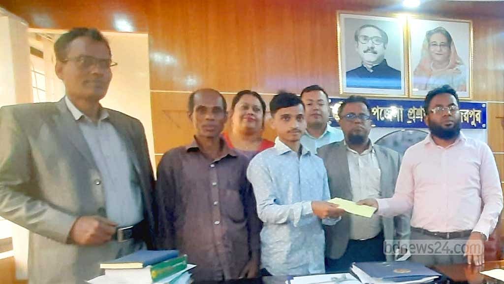 সেই সাব্বিরকে মেডিকেলে ভর্তির টাকা দিলেন ইউএনও