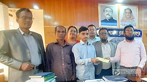 সেই সাব্বিরকে মেডিকেলে ভর্তির টাকা দিলেন ইউএনও