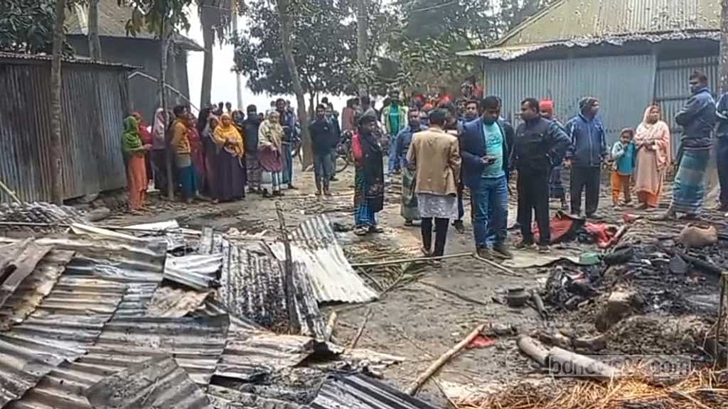 রাজবাড়ীতে ঘর পুড়ে বৃদ্ধার মৃত্যু, দগ্ধ ১