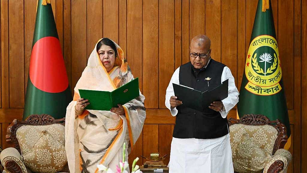 শপথ নিলেন নওগাঁর এমপি শহীদুজ্জামান সরকার