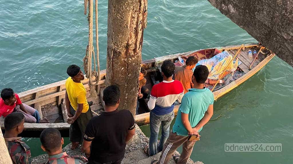 গুলিবিদ্ধ নারীসহ ৫ রোহিঙ্গা নিয়ে শাহপরীর দ্বীপে এল নৌকা