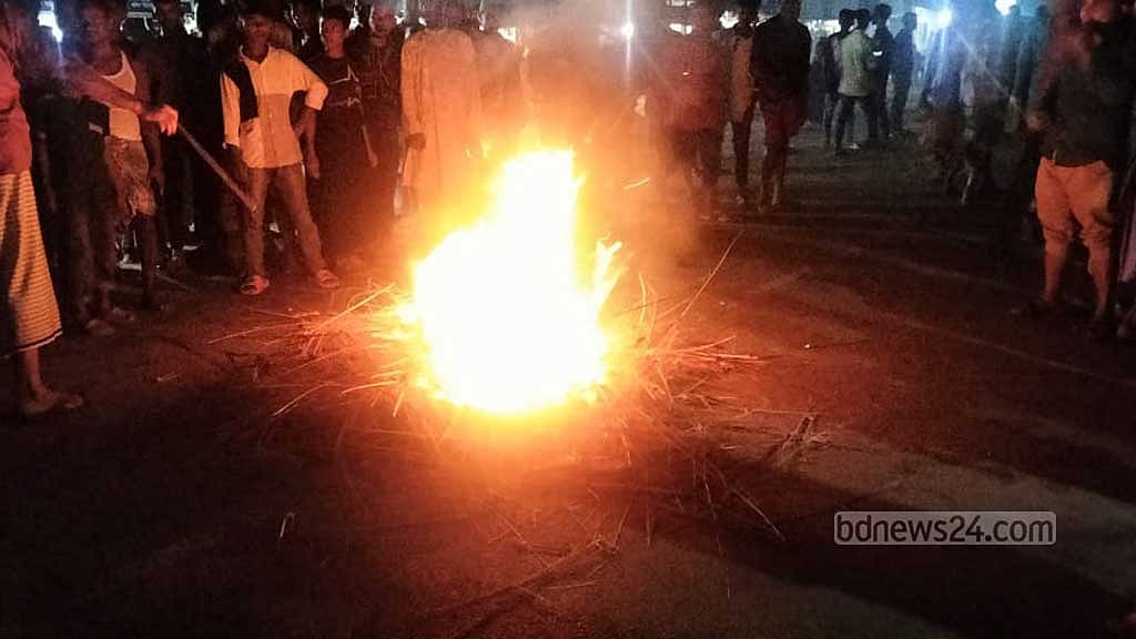 কক্সবাজারে কভার্ড ভ্যানের ধাক্কায় পথচারীর মৃত্যু, ভাঙচুর-অবরোধ