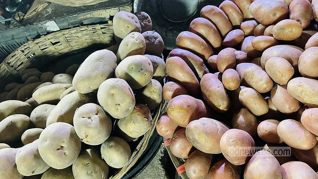 হাতিরপুলে আলুর কেজি ৬০ টাকা!