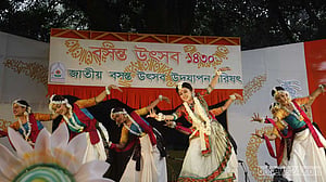 বসন্ত রাঙালো বকুলতলার উৎসব
