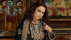 ভারত না ইন্ডিয়া, নাক গলালেন কঙ্গনাও