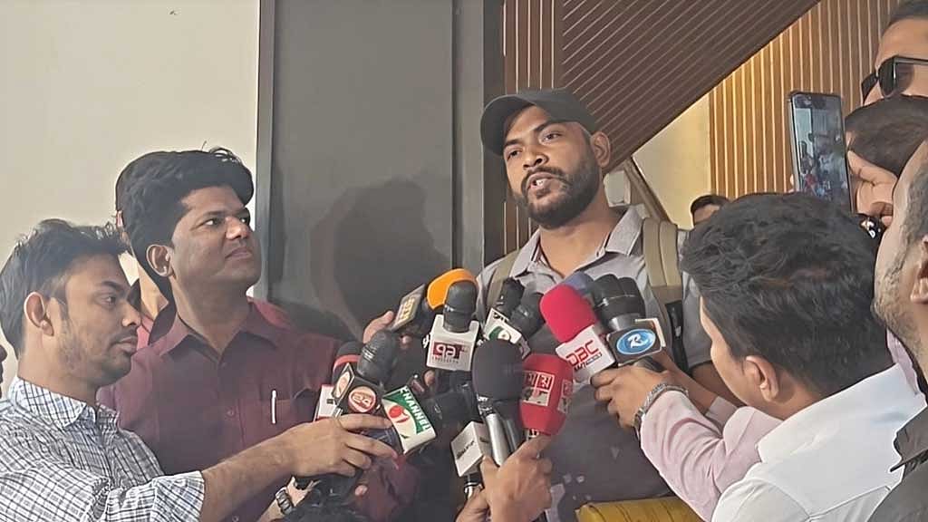 ‘যৌন হয়রানি’: গোয়েন্দা কার্যালয়ে ছাত্রীর মুখোমুখি জগন্নাথের দুই শিক্ষক