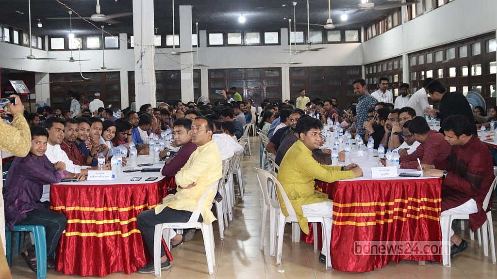 ঢাবিতে এক ছাদের নিচে ইফতার করল বিভিন্ন ছাত্র সংগঠন