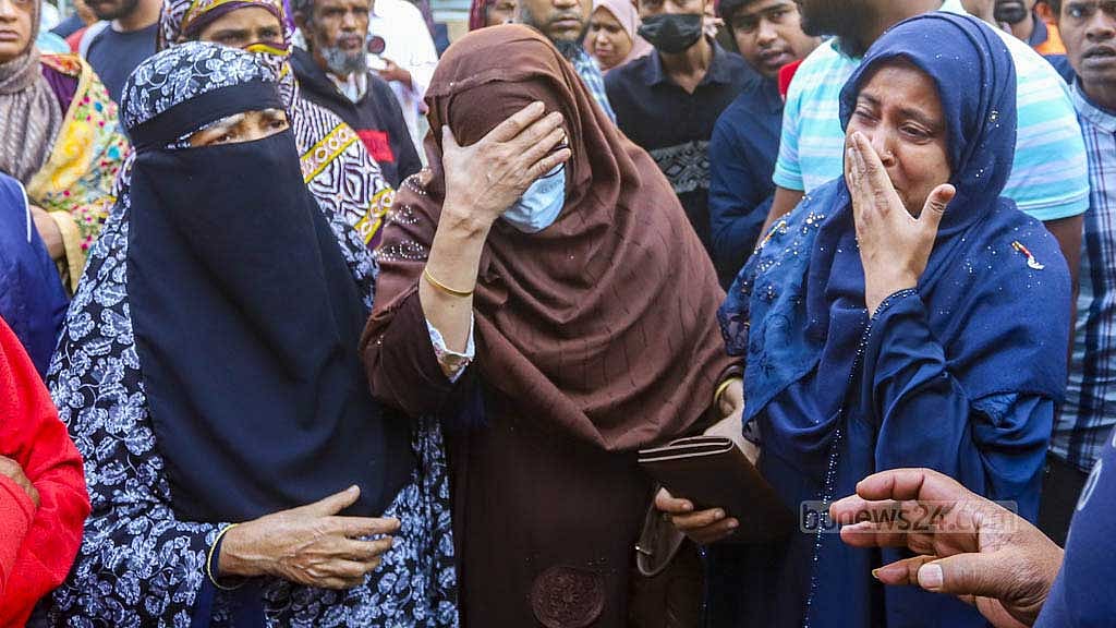 শহরজুড়ে ‘মৃত্যুফাঁদ’, মানুষ মরলেই ‘জাগে’ কর্তৃপক্ষ
