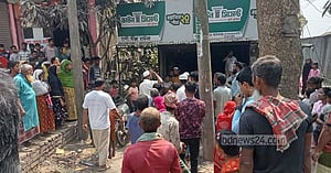 মানিকগঞ্জে ট্রাক চাপায় প্রাণ গেল মোটরসাইকেল আরোহীর