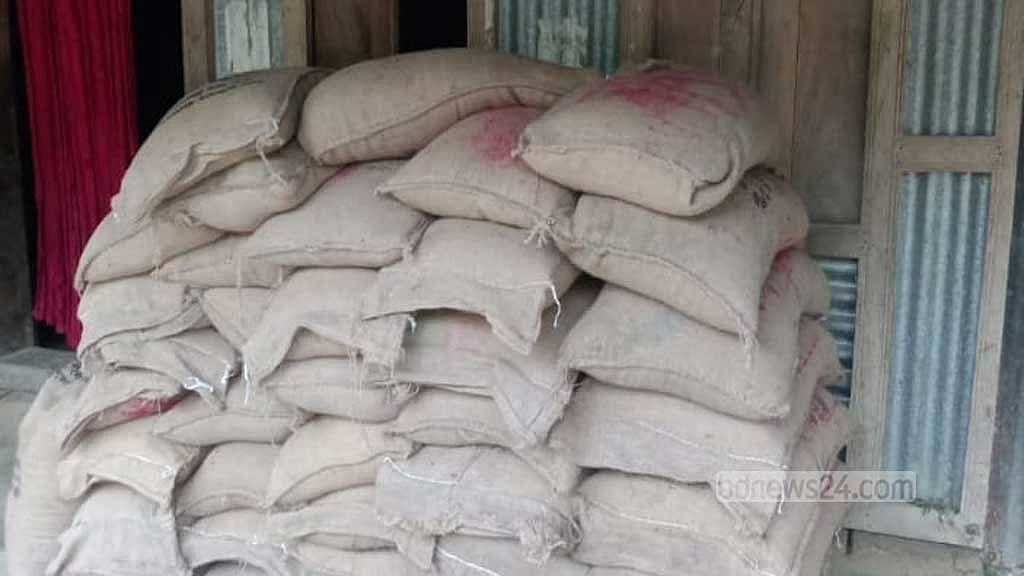 নেত্রকোণায় সরকারি ৪২ বস্তা চাল জব্দ