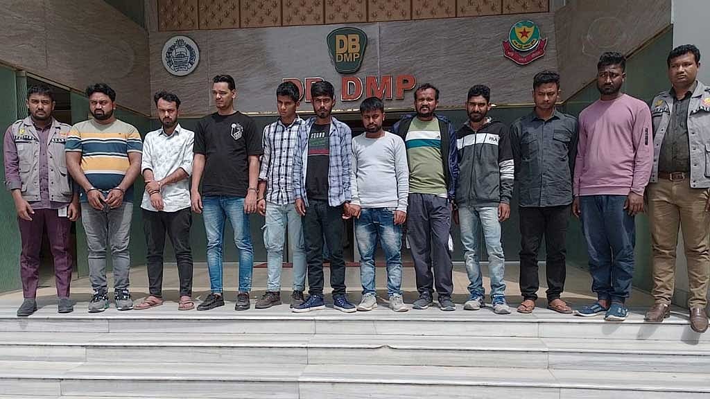 চোরাই মোবাইলের ‘এপার-ওপার’ কারবার, ঢাকায় ১০ ভারতীয় গ্রেপ্তার