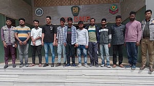 চোরাই মোবাইলের ‘এপার-ওপার’ কারবার, ঢাকায় ১০ ভারতীয় গ্রেপ্তার