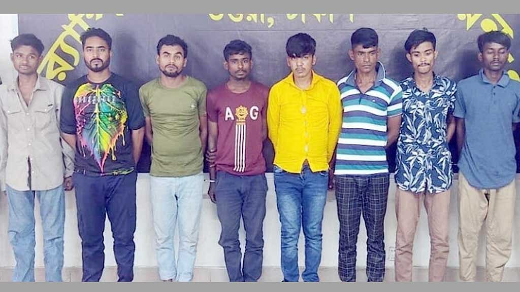 টঙ্গীতে ‘হোতাসহ ৮ ছিনতাইকারী’ আটক