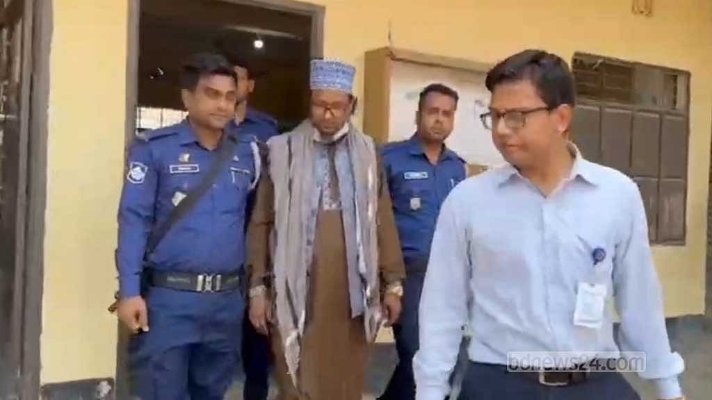 পরীক্ষা কেন্দ্রে নকল সরবরাহের দায়ে মাদ্রাসা অধ্যক্ষের কারাদণ্ড