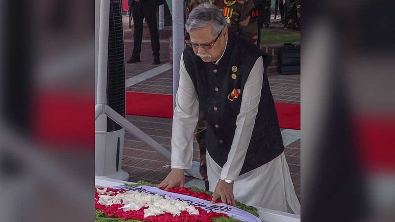 জাতির পিতা বঙ্গবন্ধু শেখ মুজিবুর রহমানের ১০৪তম জন্মবার্ষিকী উপলক্ষে রোববার গোপালগঞ্জের টুঙ্গিপাড়ায় তার সমাধিতে শ্রদ্ধা নিবেদন করেন রাষ্ট্রপতি মো. সাহাবুদ্দিন।