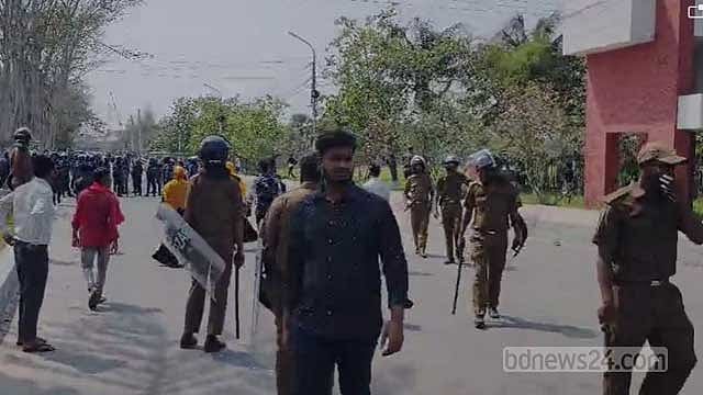 মোংলা ইপিজেডে কারখানায় শ্রমিক ছাঁটাই, বিক্ষোভ-ভাঙচুর