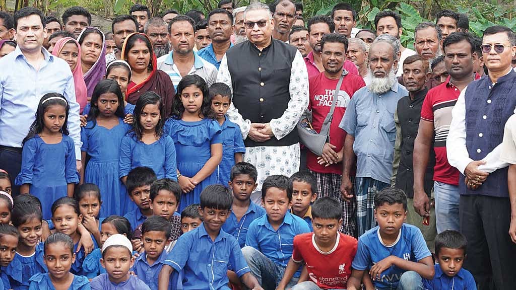 কোটালীপাড়ায় ৪৫০ কৃষককে ঋণ দিল এবি ব্যাংক