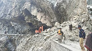 পাকিস্তানে বৃষ্টি ও তুষারপাতজনিত ঘটনায় ১৮ শিশুসহ ২৭ জনের মৃত্যু