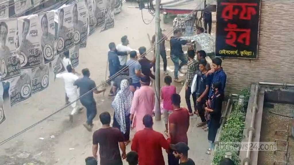 সাক্কুর বৈঠকে হাতবোমা বিস্ফোরণ, ব্যবসা প্রতিষ্ঠানে হামলা