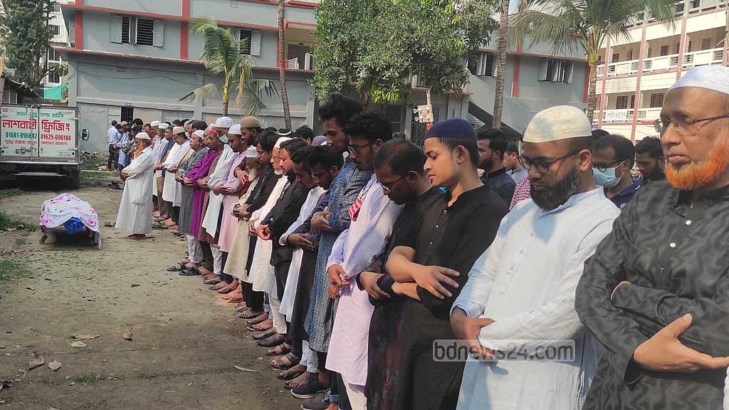 চিরনিদ্রায় বাবাকে পাশে পেলেন অবন্তিকা