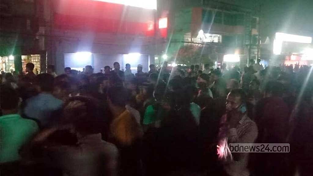 গাজীপুরে গাড়িচাপায় নারী পোশাক কর্মীর মৃত্যু, মহাসড়ক অবরোধ