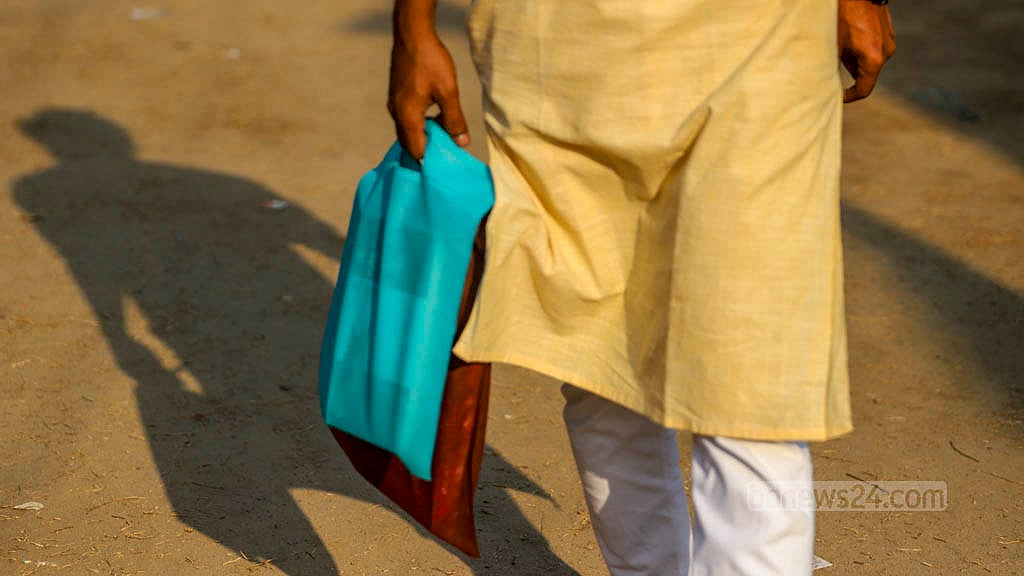 বিষাদানন্দে ভাঙল মেলা