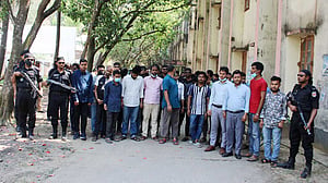 চট্টগ্রাম মেডিকেলে র‌্যাবের অভিযান, ৩৮ দালাল গ্রেপ্তার