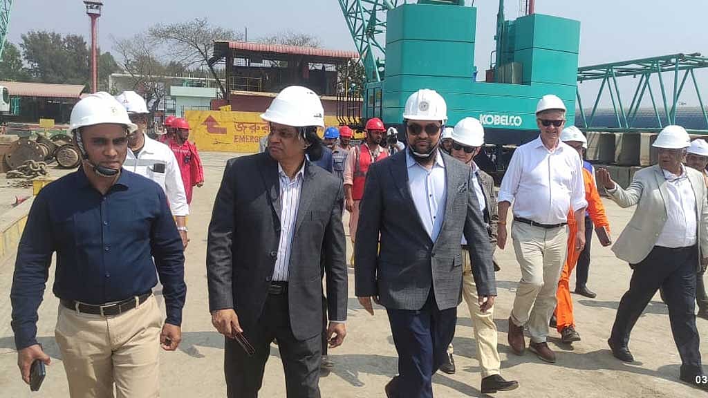 সীতাকুণ্ডে কবির শিপ পরিদর্শনে নরওয়ের রাষ্ট্রদূত
