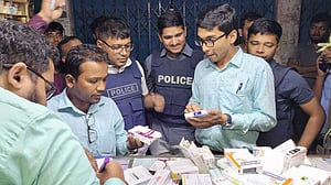 যেনতেনভাবে মজুদ ইনসুলিন ধ্বংস, তিন দোকানকে জরিমানা