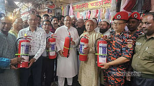 রাজশাহীর আরডিএ মার্কেটে ২৫০ অগ্নি নির্বাপক স্থাপন