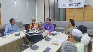 বাংলা একাডেমির কার্যক্রম সারা দেশে ছড়িয়ে দেওয়ার তাগিদ কামাল চৌধুরীর