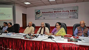 খরচ ‘বাড়িয়েছে’ নতুন শিক্ষাক্রম: গবেষণা