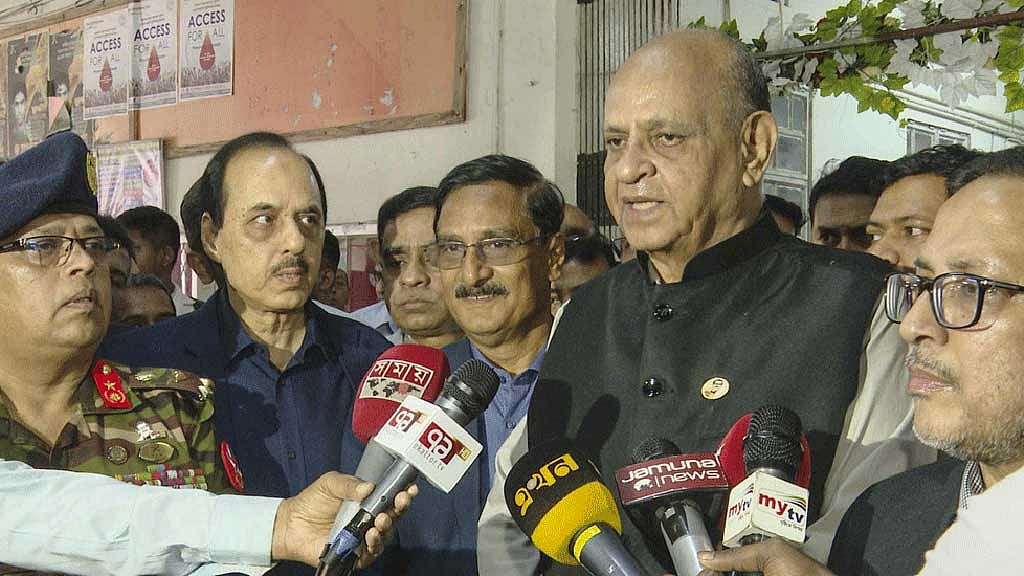‘অবৈধ চিকিৎসা’ বন্ধে স্থানীয় জনপ্রতিনিধিদের ভূমিকা চান স্বাস্থ্যমন্ত্রী