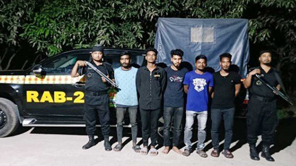 কিশোর গ্যাং: নষ্ট রাজনীতির খেলায় তারুণ্যের অপচয়