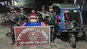 ভারতে পাচারের সময় বেনাপোল থেকে ৬ সোনার বার উদ্ধার