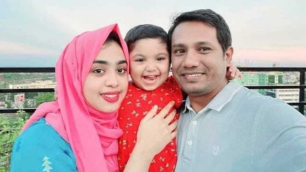 কথা ছিল খাগড়াছড়ি যাবেন, আগুনে স্ত্রী-সন্তানসহ মারা গেলেন শুল্ক কর্মকর্তা