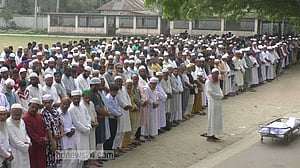 বাবা-মায়ের পাশে চিরনিদ্রায় খালিদ